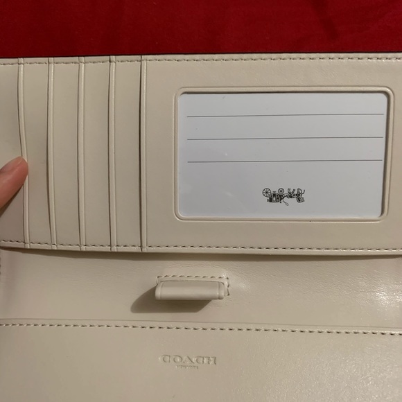🛑( SOLD )Coach Signature Bifold Wallet - Picture 4 of 7